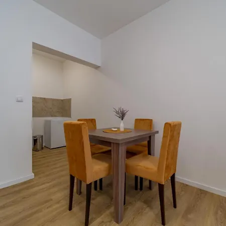 Apartment M *